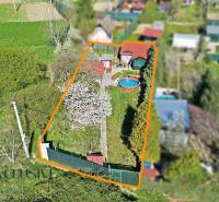 Aerial view of a garden in Kráľová nad Váhom with a swimming pool and a gazebo.