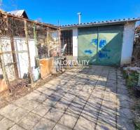 Outdoor area with a shed by the cottage in Poltár on a sunny yard.