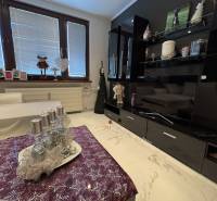 Living room in a two-room apartment with a marble floor and festive decoration.