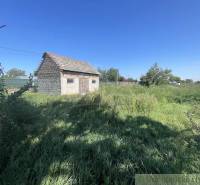 A family house in Jatov surrounded by green lawn and blue sky.