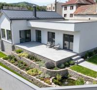 A family house on Lukavická Street in Lukavica with a garden and a terrace with a view.