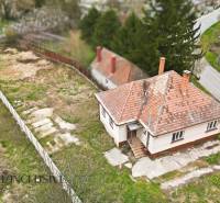 A family house in Michal na Ostrove surrounded by greenery and an access road.