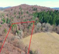 Lysá pod Makytou offers a view of agricultural and forest land bordered by a red line.