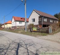 A family house in Kalinovo with a spacious yard and a sunny street.