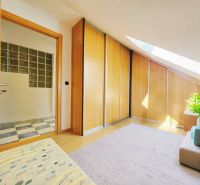 A hallway in a 5 or more room apartment with a wooden decor floor and built-in wardrobes.