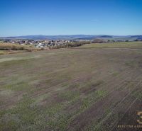 Lands - housing in Mlynica with a view of the hills and nearby dwellings.