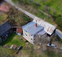A family house in Petrovice with a yard and annexes by the road.