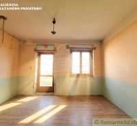 A room in a family house with a wooden decor floor, without furniture.