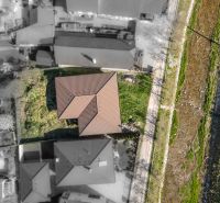 Aerial view of a family house in Drietoma surrounded by greenery and pathways.
