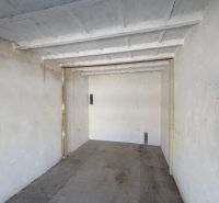 Concrete floor and white walls in the garage.