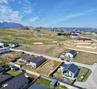 Plots - housing in Malý Slavkov with a panorama of the Tatras in the background.