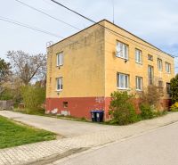 Property with a 3-room apartment on Hrabovská Street in Trenčín, surrounded by greenery.