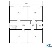 The floor plan of the family house shows four rooms, a hallway, a bathroom, and a balcony.