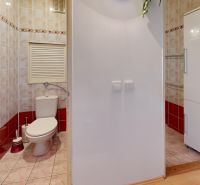 Macharova-Bathroom.jpg