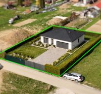 A family house with a garden surrounded by a hedge in the village of Kľače, intended for living.