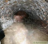 The brick vault of the cellar in the family house creates a rustic atmosphere.