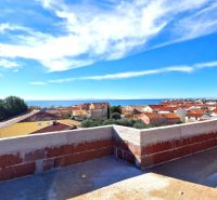 View from the terrace of a 3-room apartment in Privlaka to the sea and rooftops of houses.
