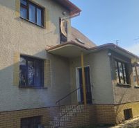 A family house on Novonosická Street in Horné Kočkovce with windows and a roof.