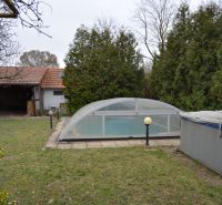 The garden of a family house on Húšky in Borský Svätý Jur with a swimming pool and a gazebo.
