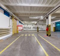 Space in warehouses and halls with prominent yellow lines on the floor.