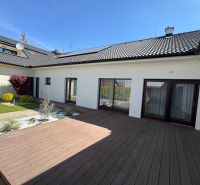 The family house on Petőfi Street in Šahy has a terrace and a landscaped garden.