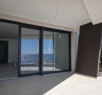 A balcony with a sea view from a 3-room apartment in Mandre.