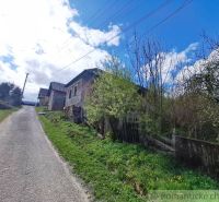 A rural road and houses in Heľpa, Unique properties between nature and architecture.
