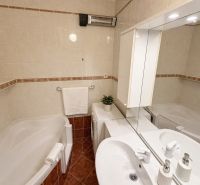 A bathroom with a bathtub and a sink in a 3-room apartment.