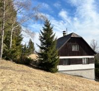 A family house in the village of Korňa surrounded by nature and coniferous trees.