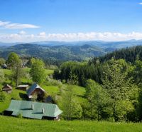 A view of family houses in the village of Korňa surrounded by picturesque nature and mountains.