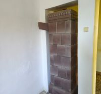 A stove in a family house with ceramic tiles set into the wall.
