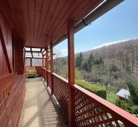 A cottage in Svinica with a wooden veranda offering views of nature and the garden.