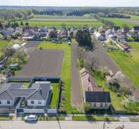 Aerial view of properties – housing in Dunakiliti with surrounding buildings and fields.
