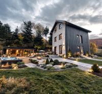 A recreational apartment in Mýto pod Ďumbierom with a swimming pool and a landscaped garden in a mountain environment.