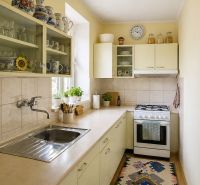 A kitchen in a family house with a gas stove, cabinets, and decorative elements.
