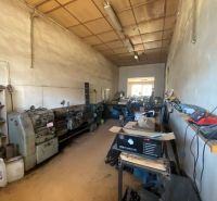 Workshop with a lathe and work equipment, Special properties.