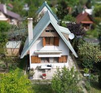 A cottage on Nové Vinohrady Street in Suchá nad Parnou with a blooming garden and a terrace.