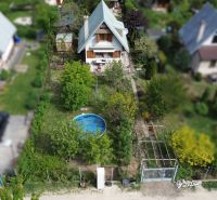Garden and cottage at Nové Vinohrady in Suchá nad Parnou with a swimming pool.