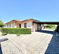 A family house on Močenská Street in Cabaj-Čápor with a covered parking space and a live hedge.