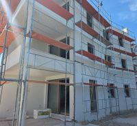 Construction of a building with scaffolding for three-room apartments in TRIBUNJ.