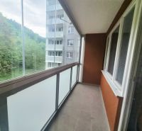 The balcony of a 2-room apartment with a view of greenery on SNP District in Trenčianske Teplice.