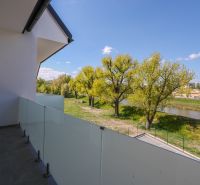 A balcony with a view of the river and greenery near Moravanská Street in Banka.