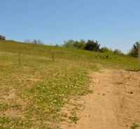 A cottage on a gentle slope in the Recreational area in Nova Kelca.