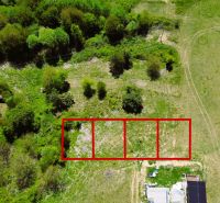 Recreational plots in Nová Kelča, surrounded by greenery, divided by red lines.