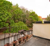 The balcony of the 3-room apartment on Beblavého Street in Bratislava offers a view of greenery.