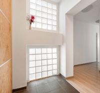 Entrance hallway with wood-patterned flooring and a skylight in a 2-room apartment.