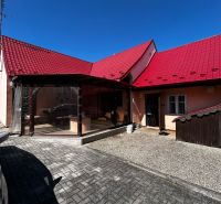 A family house in Lakšárska Nová Ves in Mikulášov with a red roof and a paved courtyard.