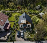 A house on Obrancov Mieru Street in Banská Štiavnica surrounded by a landscaped garden. Land - residential.