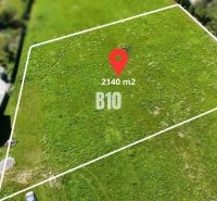 The plots in the village of Nesluša offer a living area of 2140 m².