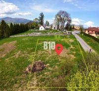 A plot ideal for living, surrounded by greenery, close to the church and homes, with a view of the mountains.